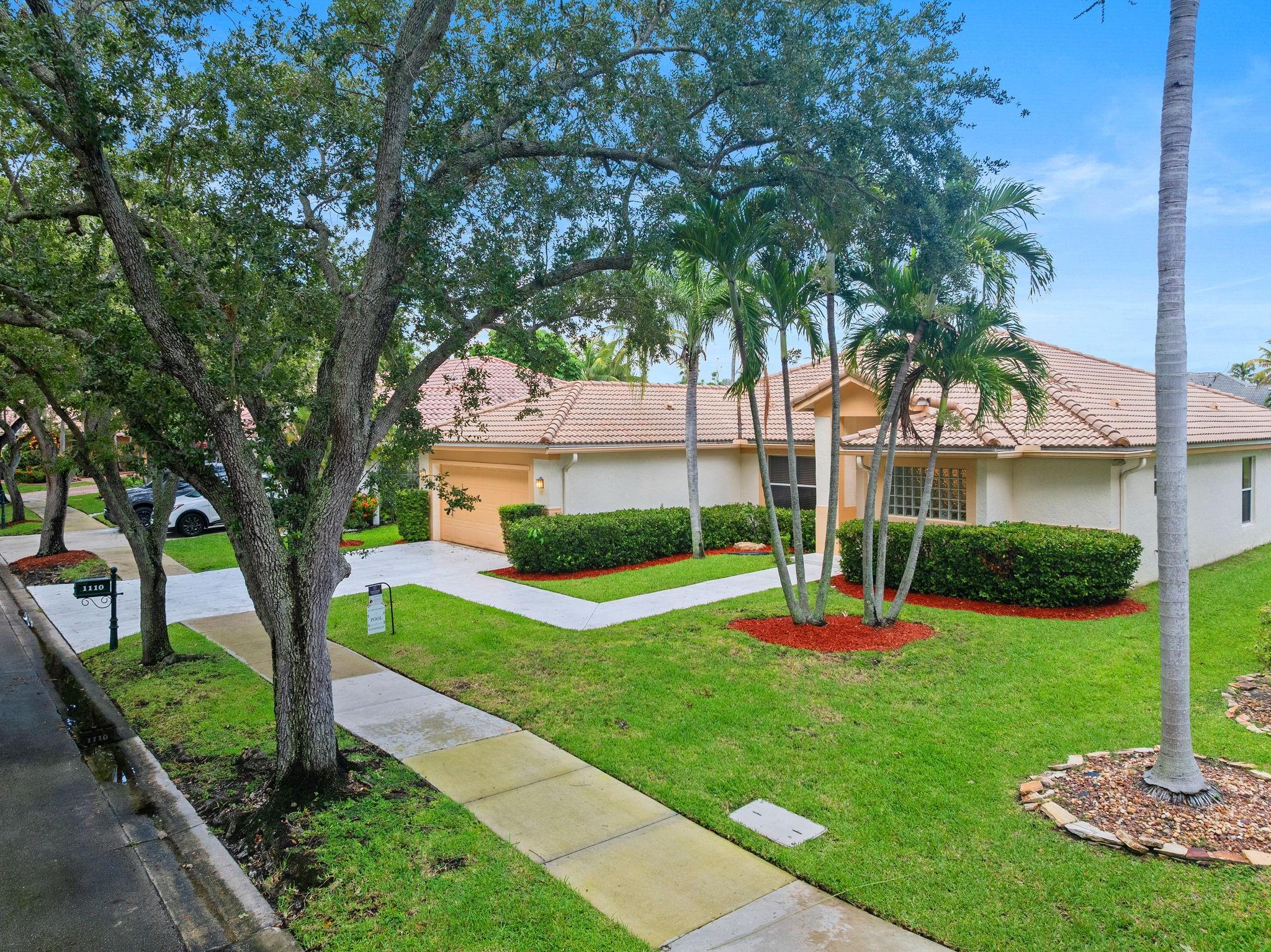 *** SELLER OFFERING A $50,000 DECORATING CREDIT TO BUYERS AT CLOSING!***
Great opportunity to live in one of Weston's most popular neighborhoods!! This lakefront pool home is located in the guard gated community of "Sunset Springs". A true 4 Bedroom, 3.5 Bath, it features an updated kitchen with granite counters, custom pullouts, snack counter and separate breakfast area overlooking the covered screened pool/patio. Main bedroom is complete with new updated bath, jacuzzi tub, separate shower and large custom walk-in closet. Roof replaced in 2010, Newer Water Heater, One A/C unit and compressor is 2 years old, second A/C and compressor are older. Community tennis/pickleball, basketball, picnic area and playground. Close to Weston's Town Center, Schools, Publix and Restaurants.
