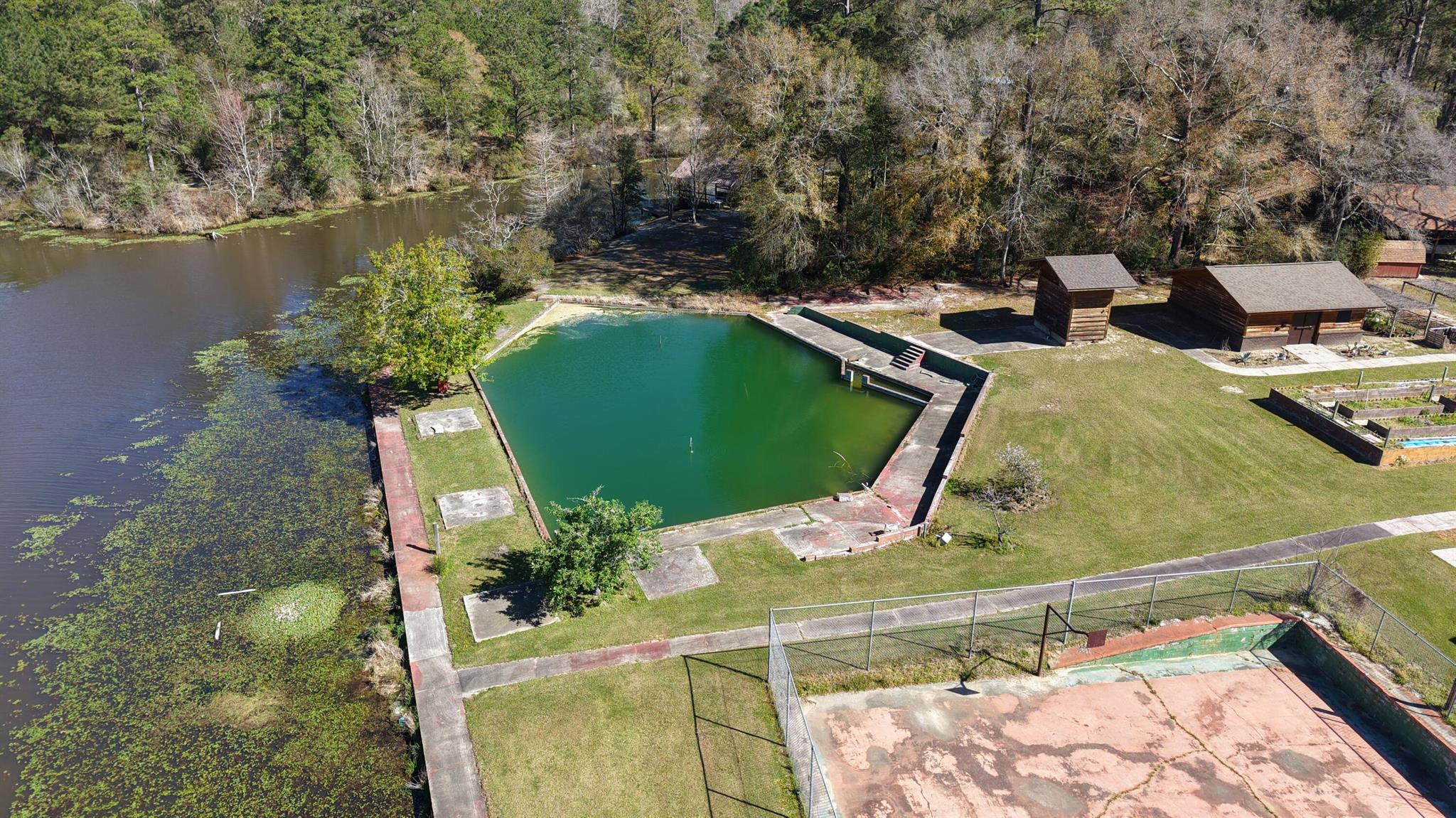 26551 Lakeshore Loop