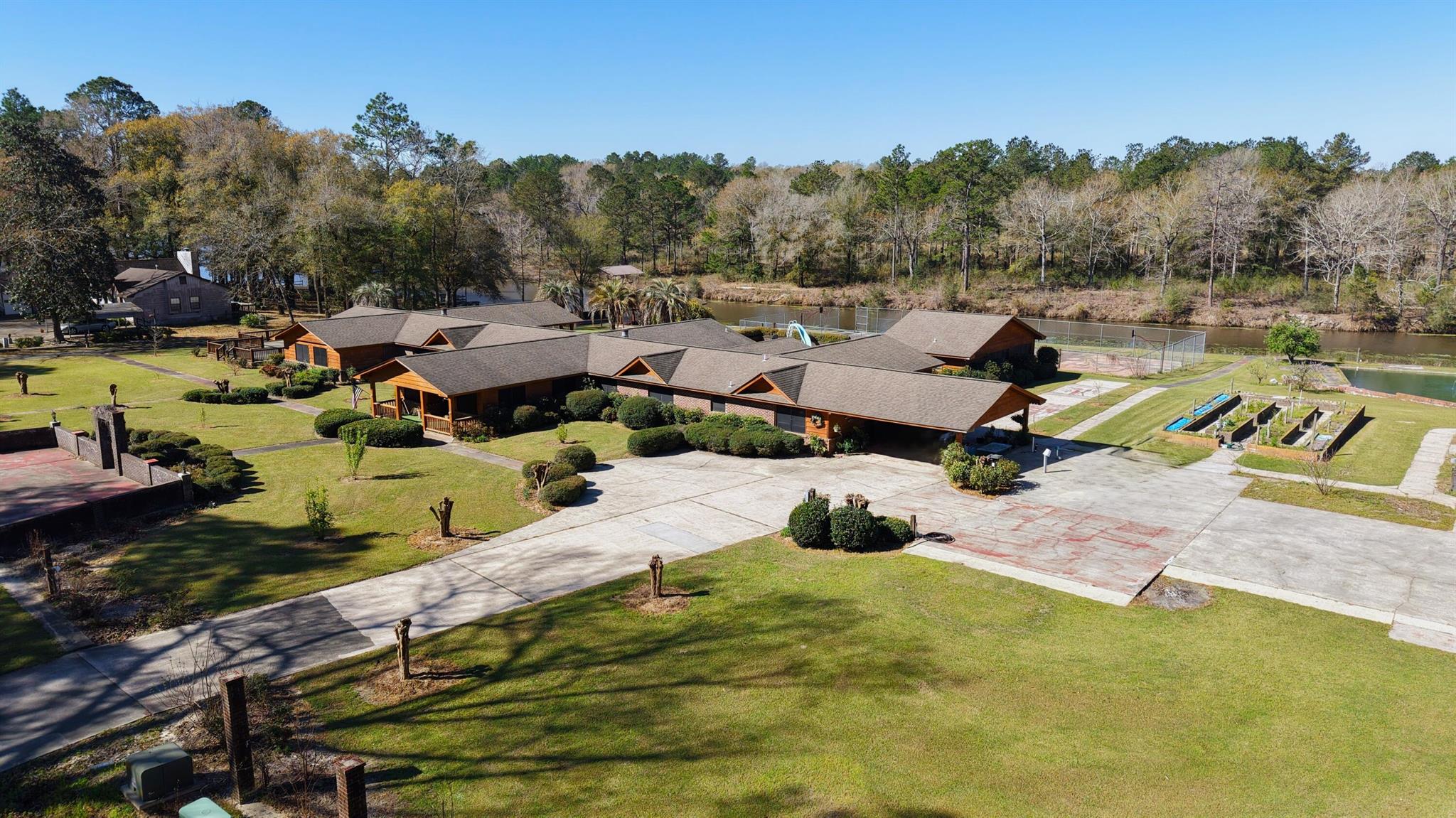 26551 Lakeshore Loop
