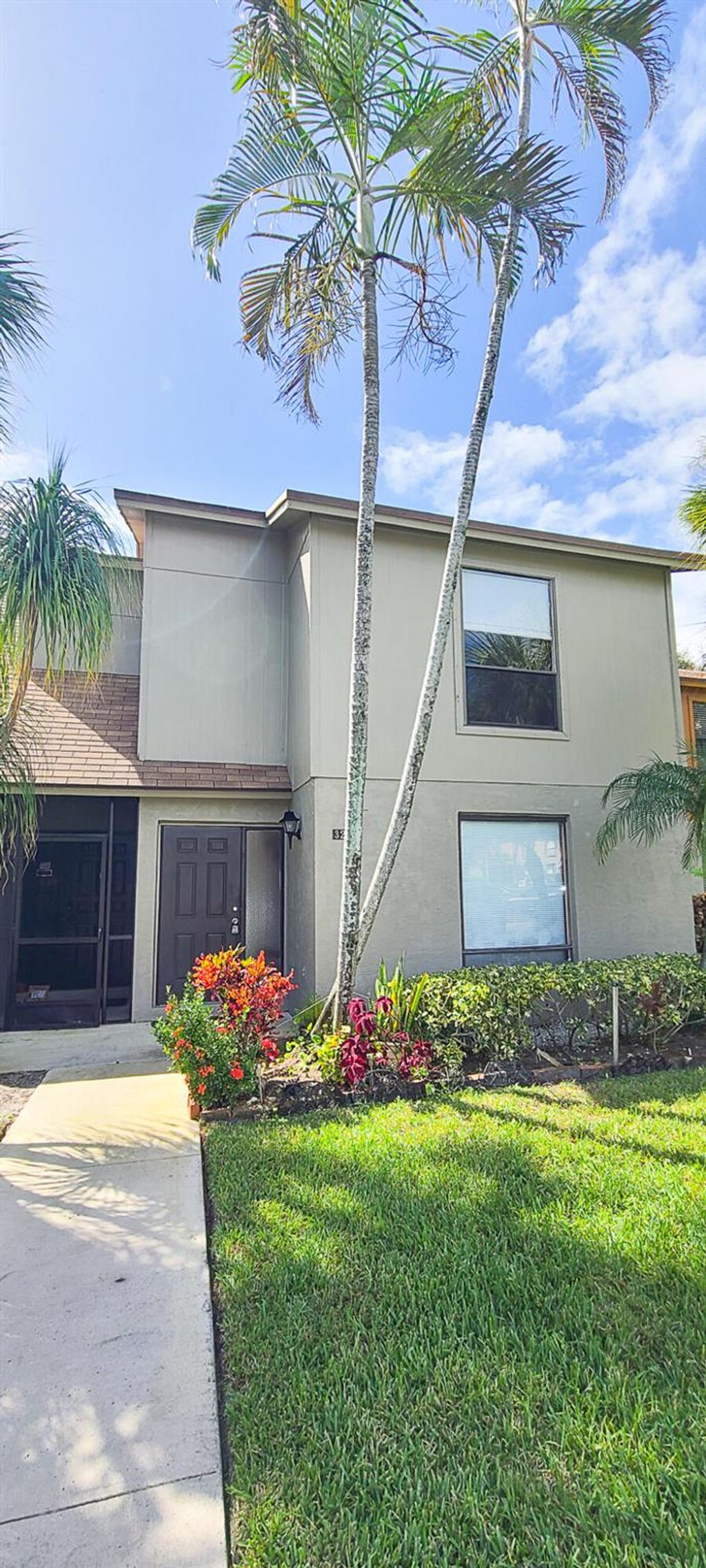 Photo of 325 Sandtree Drive, Palm Beach Gardens, FL 33403 (MLS # R10930498)