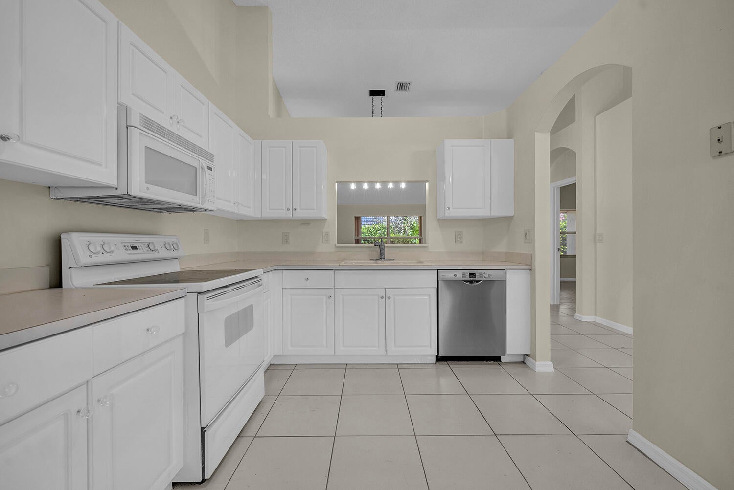 6089 Heliconia Road