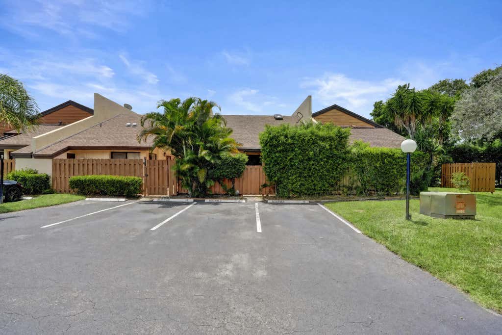 Photo of 3810 NW 77TH Avenue, Davie, FL 33024 (MLS # B26064993)