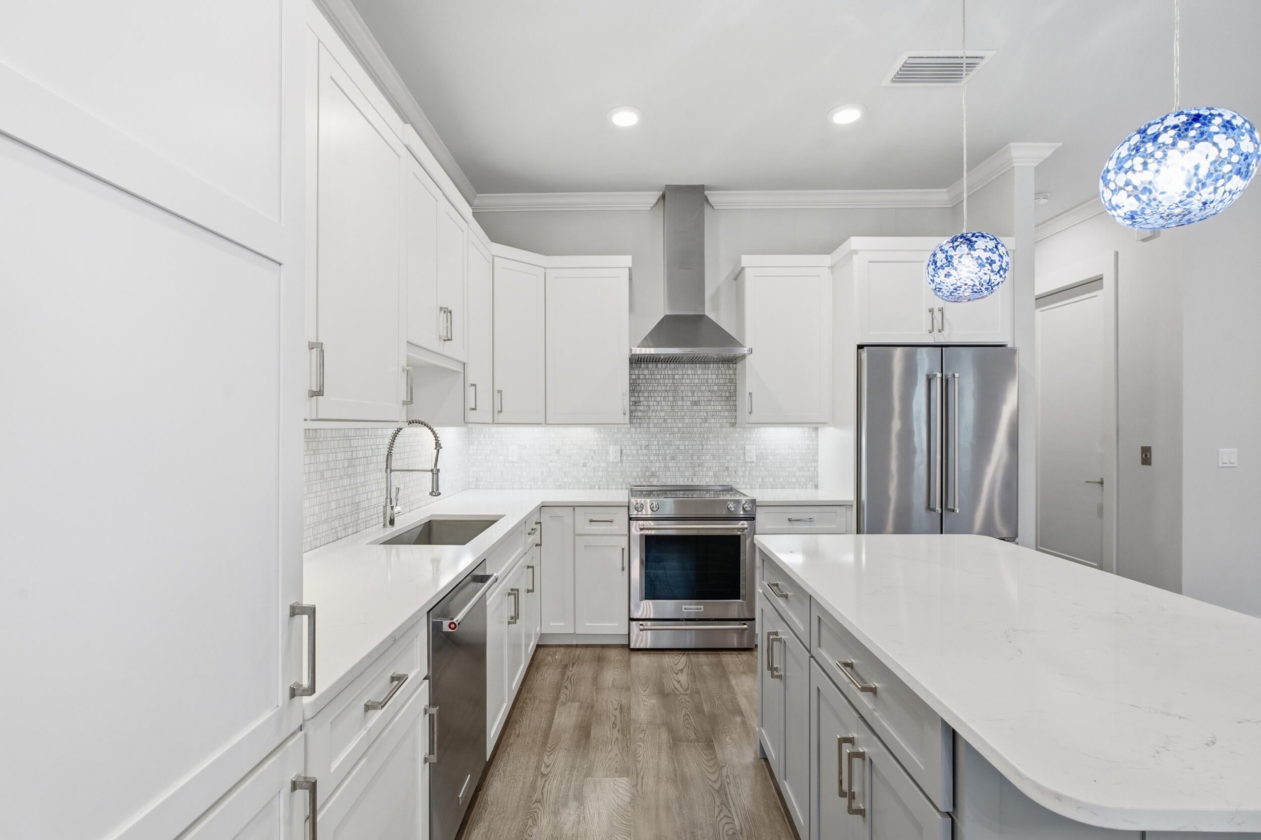 409 SE HIGH SCHOOL Avenue