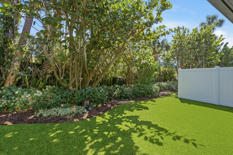 Tiny photo for 409 SE HIGH SCHOOL Avenue, Stuart, FL 34994 (MLS # B26090726)