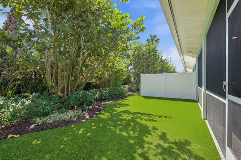 Tiny photo for 409 SE HIGH SCHOOL Avenue, Stuart, FL 34994 (MLS # B26090726)