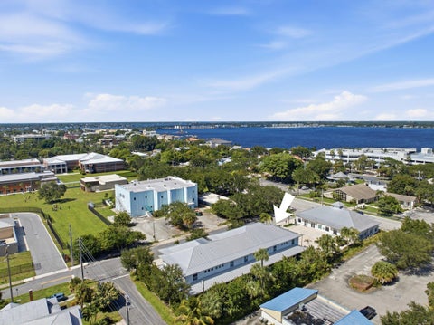 Tiny photo for 409 SE HIGH SCHOOL Avenue, Stuart, FL 34994 (MLS # B26090726)