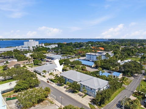 Tiny photo for 409 SE HIGH SCHOOL Avenue, Stuart, FL 34994 (MLS # B26090726)