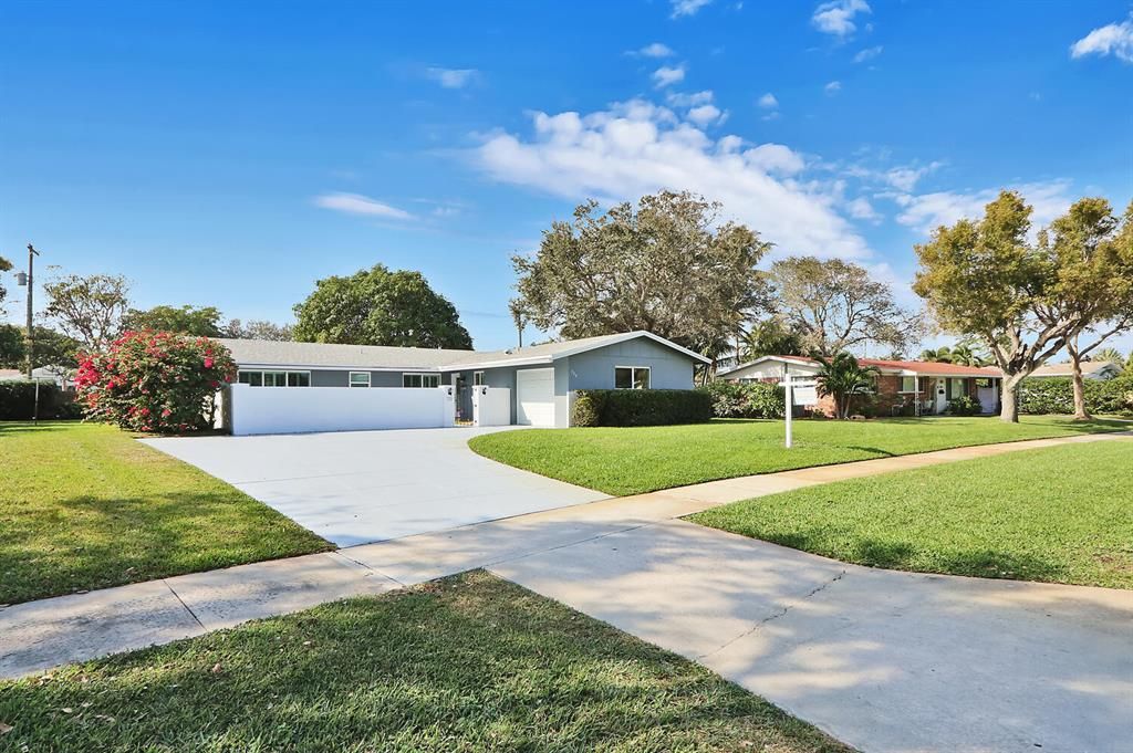 Photo of 729 Lagoon Drive, North Palm Beach, FL 33408 (MLS # R10743062)