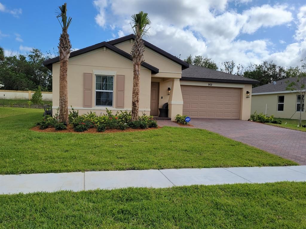 Photo of 902 Bent Creek Drive, Fort Pierce, FL 34947 (MLS # R10704898)