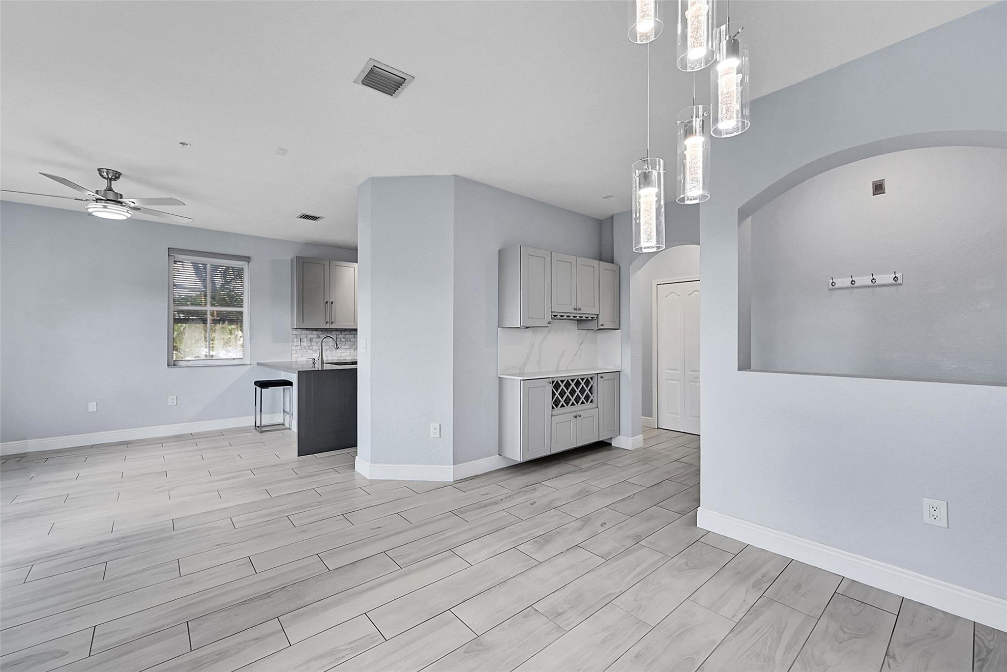 150 Jacaranda Country Club Dr 200