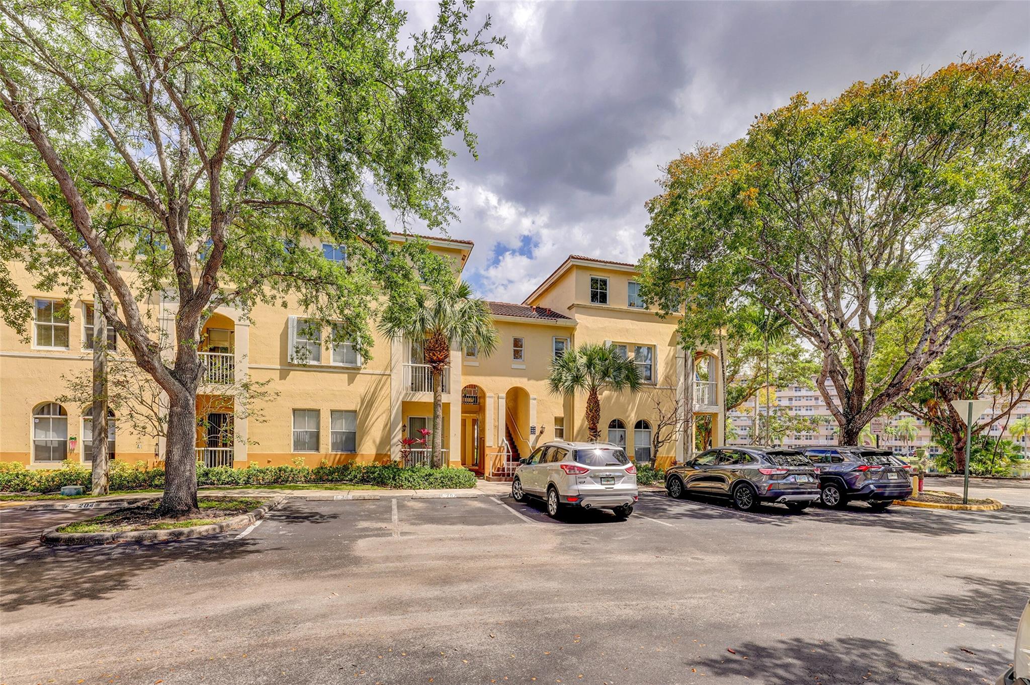 COURTYARDS AT JACARANDA - Residential