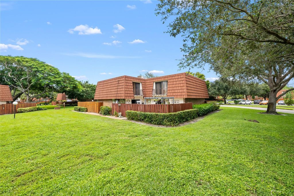 Photo of 3112 Spanish Wells Drive #14-A, Delray Beach, FL 33445 (MLS # F10529876)