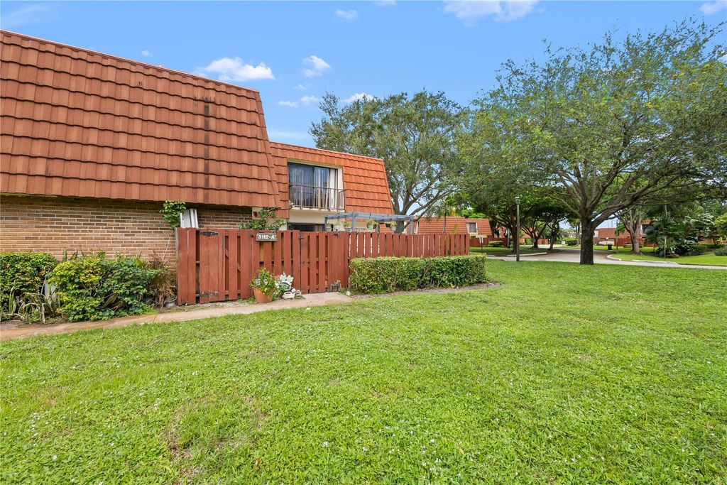 Photo of 3112 Spanish Wells Drive #14-A, Delray Beach, FL 33445 (MLS # F10529876)