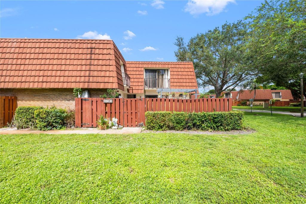 Photo of 3112 Spanish Wells Drive #14-A, Delray Beach, FL 33445 (MLS # F10529876)