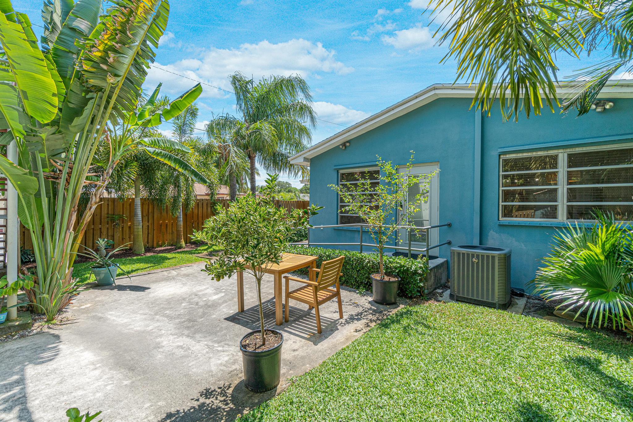 LAKE WORTH TOWN OF - Residential Lease