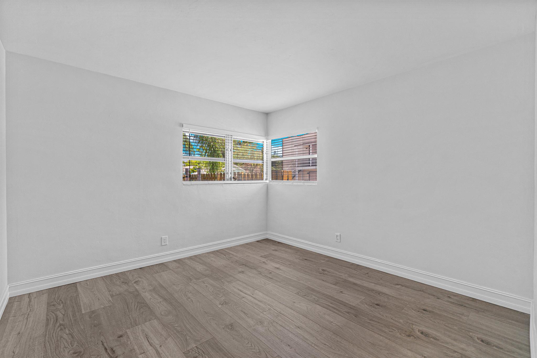 LAKE WORTH TOWN OF - Residential Lease