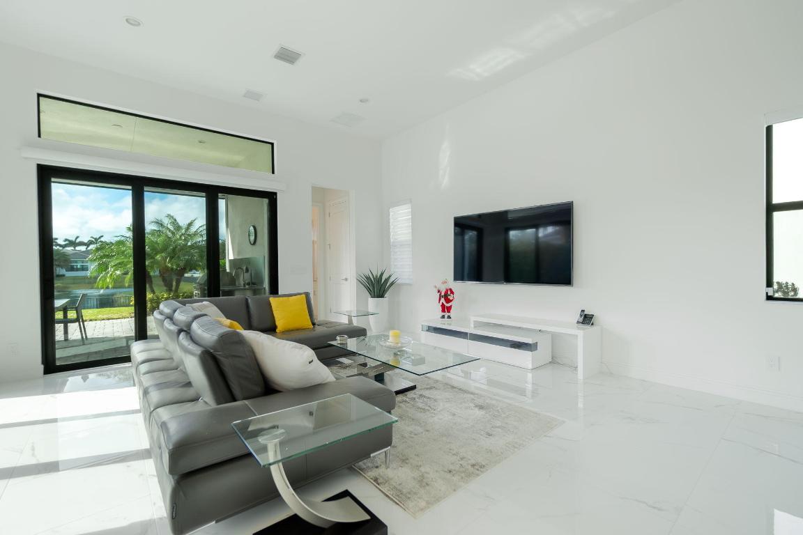 ROYAL PALM POLO PLAT - Residential