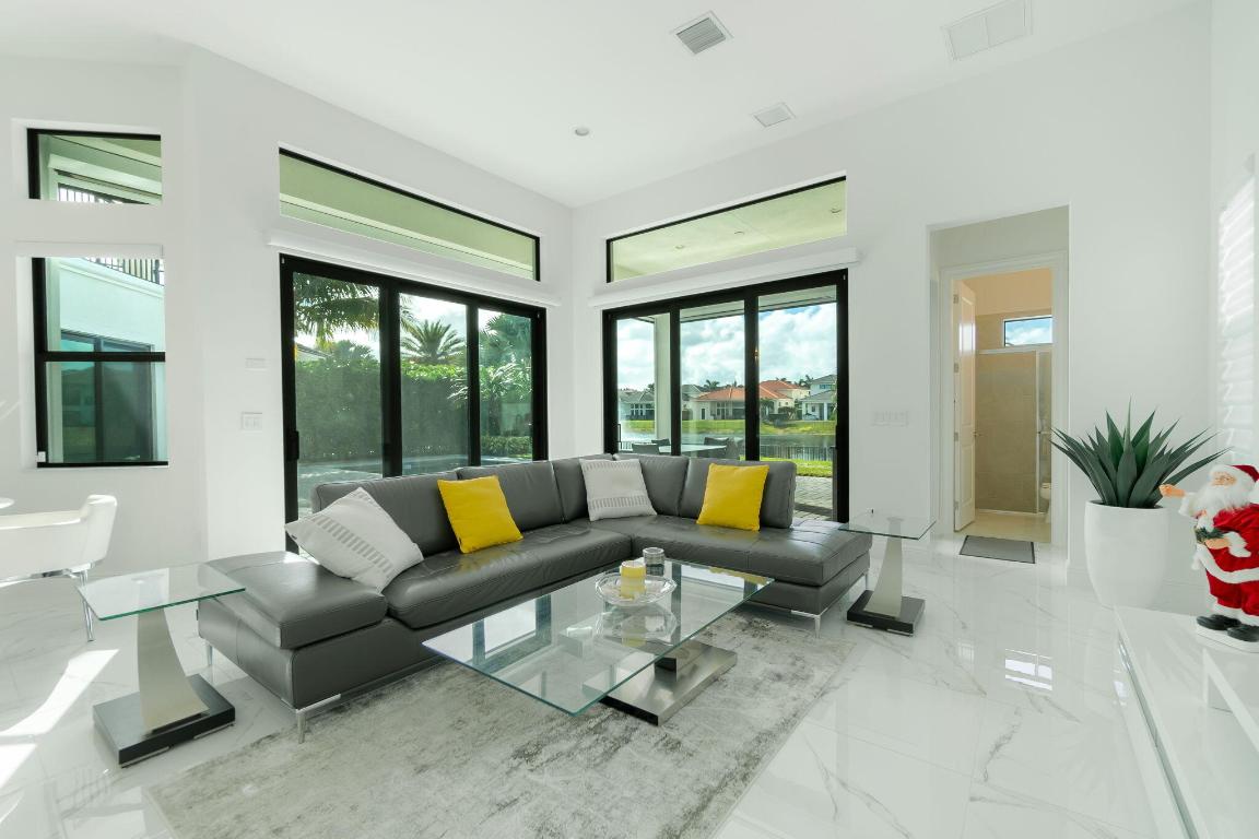 ROYAL PALM POLO PLAT - Residential