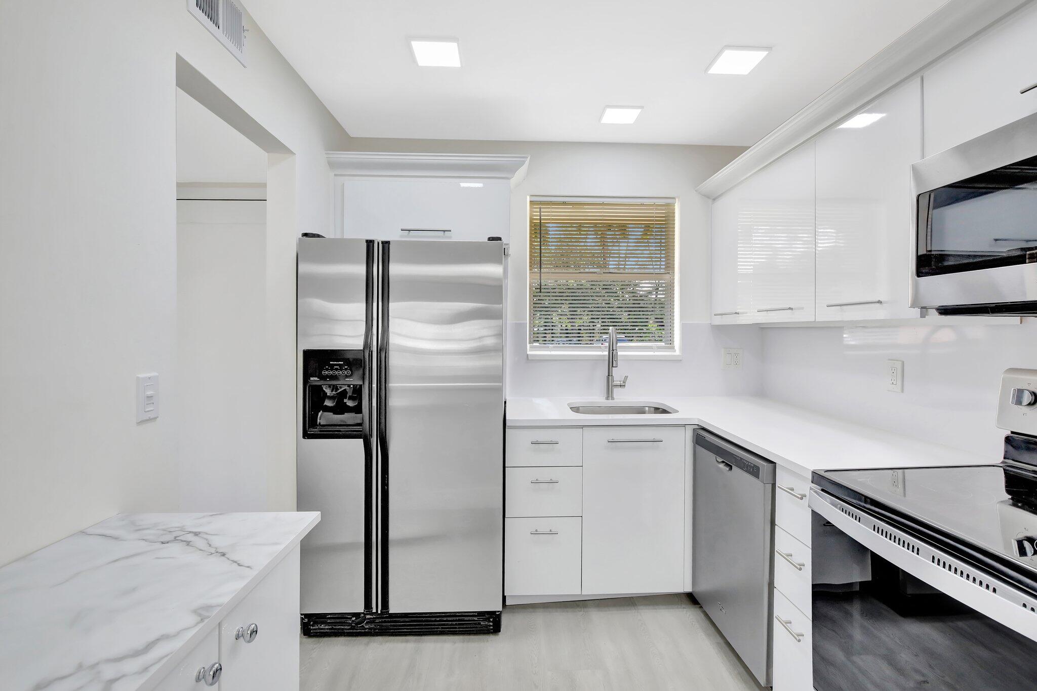 Sunrise Lakes Phase 1 Bldg 6 - Residential