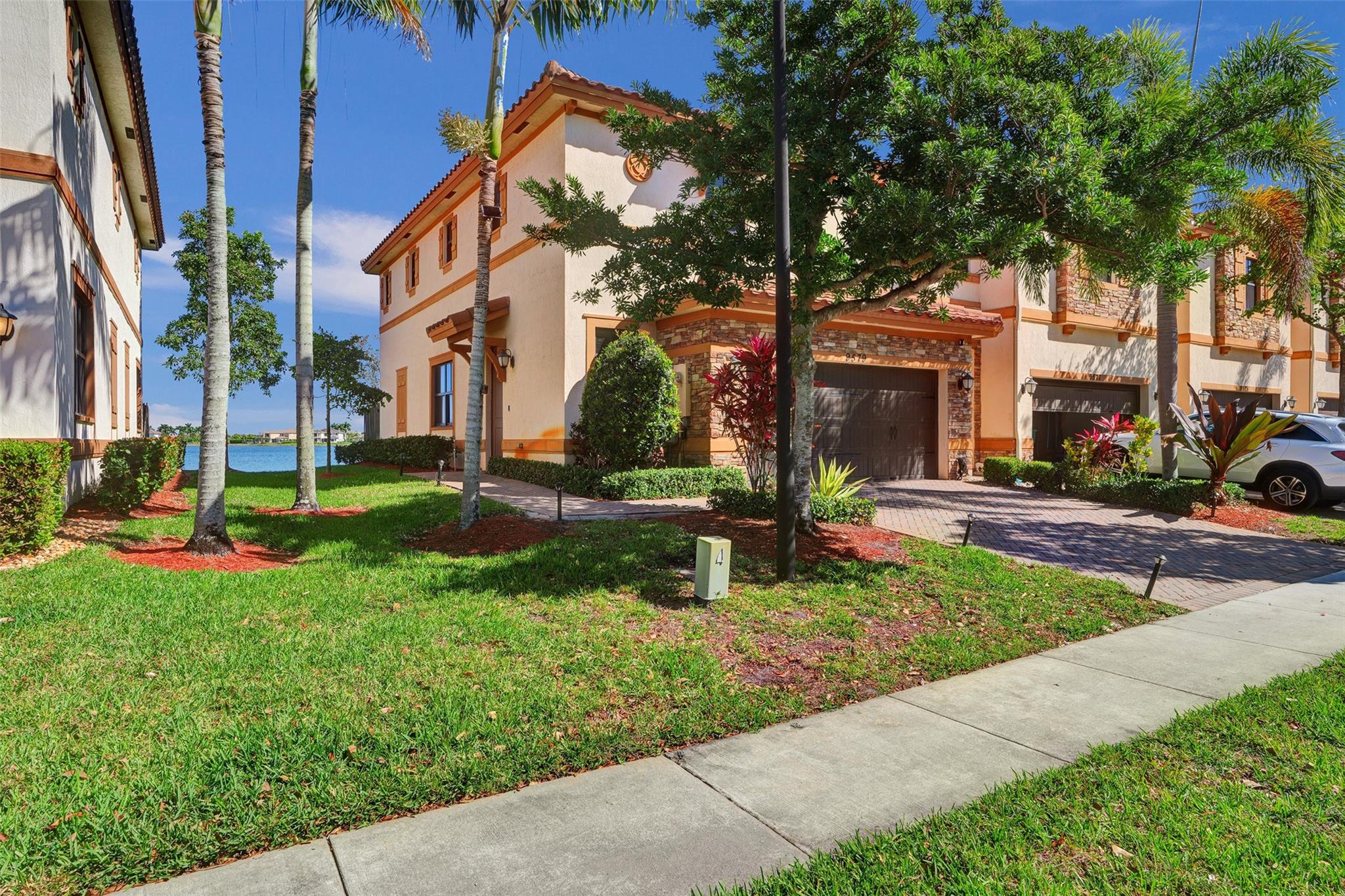 9579 TOWN PARC CIRCLE N 9579