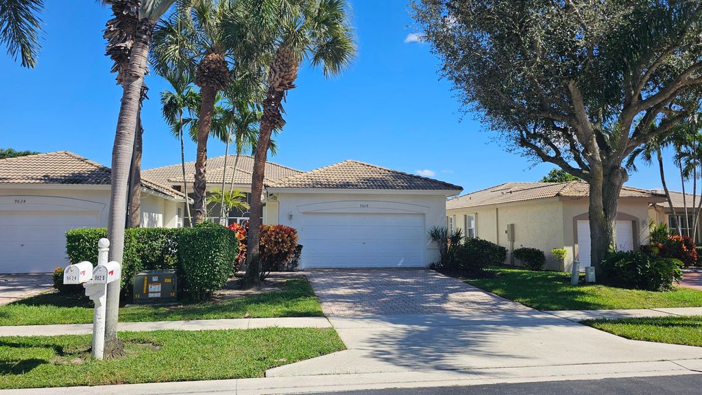 Photo of 9628 Crescent View Drive N, Boynton Beach, FL 33437 (MLS # R11137860)
