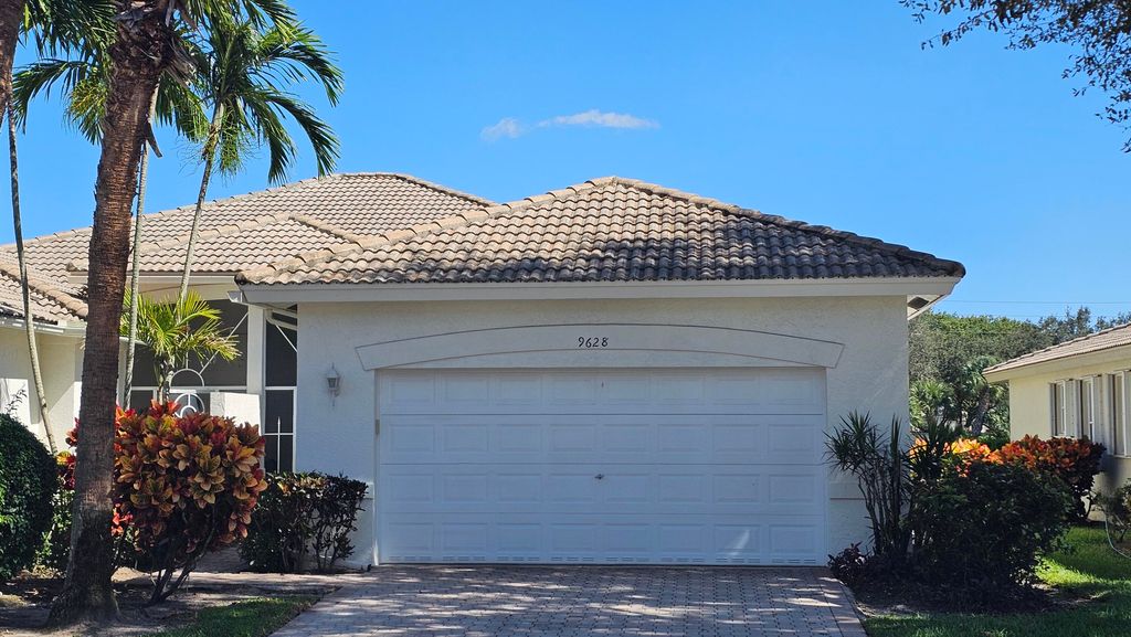 Photo of 9628 Crescent View Drive N, Boynton Beach, FL 33437 (MLS # R11137860)