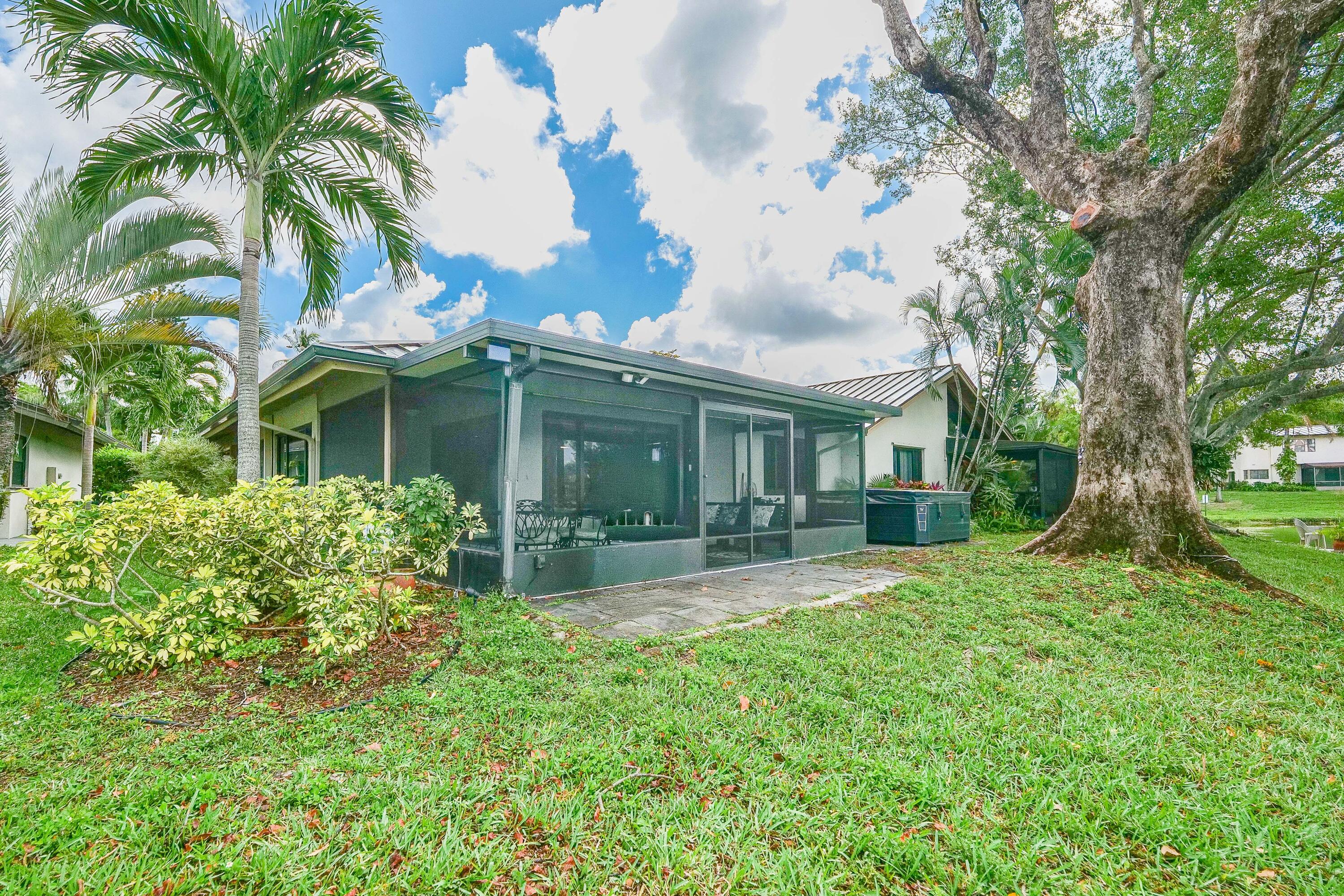 HILLS OF INVERRARY - Residential