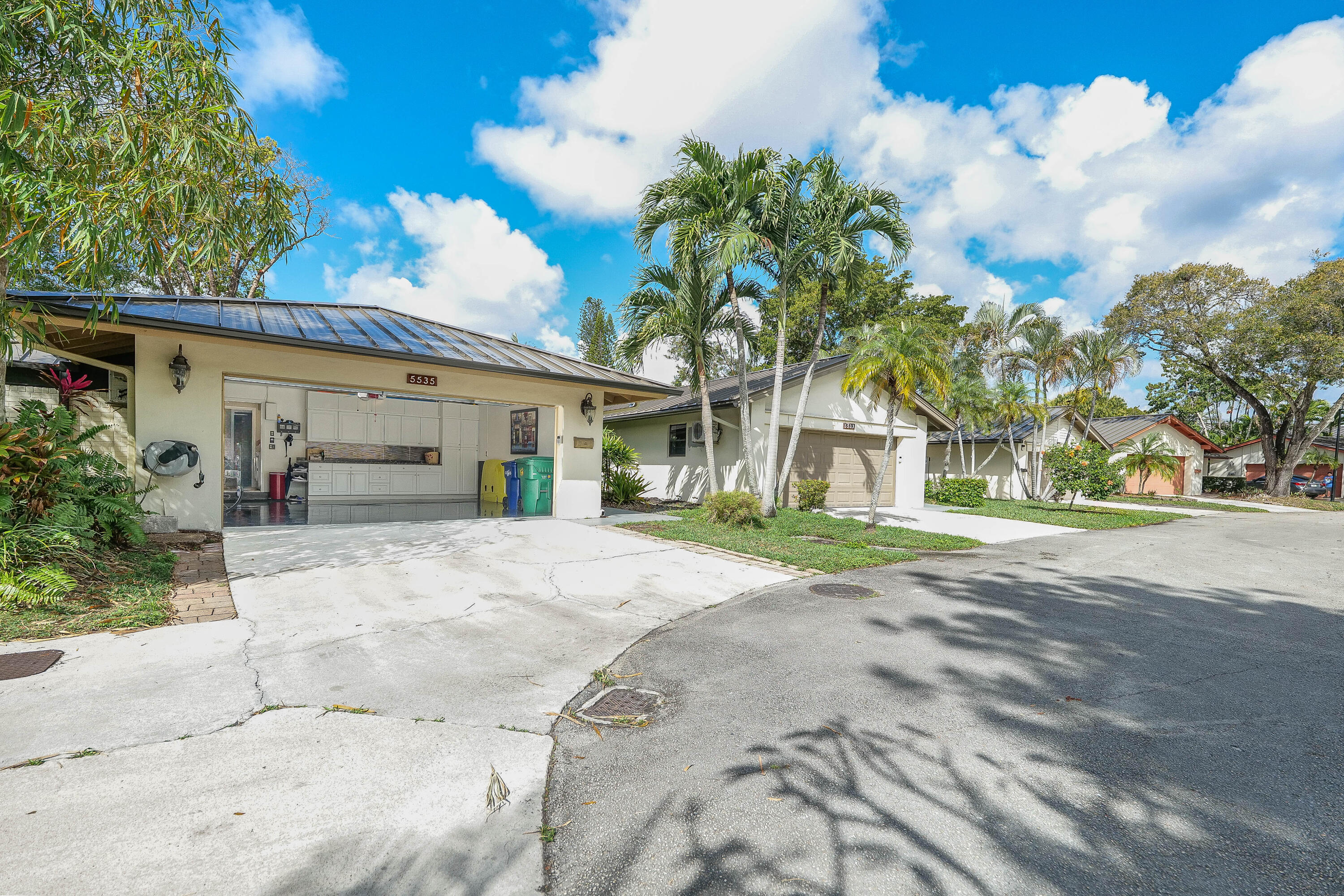 HILLS OF INVERRARY - Residential