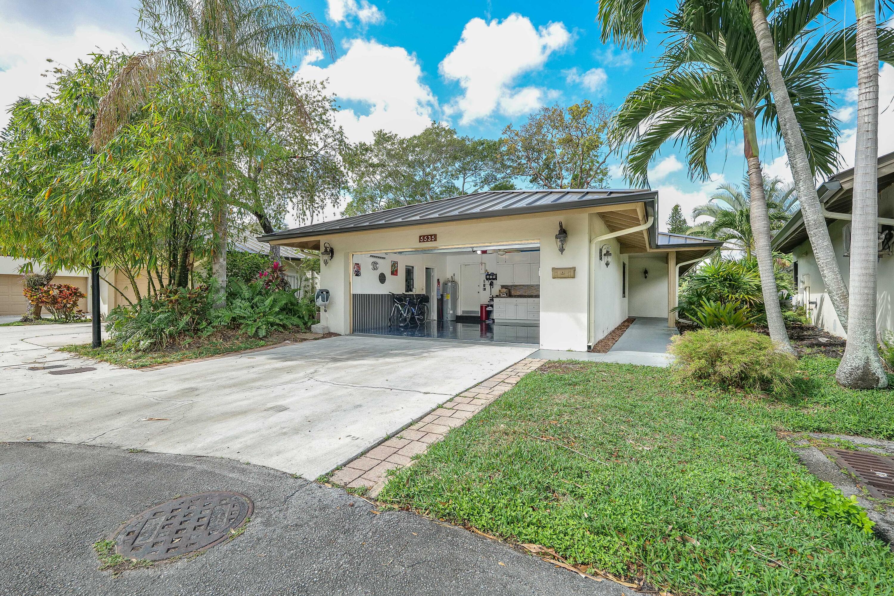 HILLS OF INVERRARY - Residential