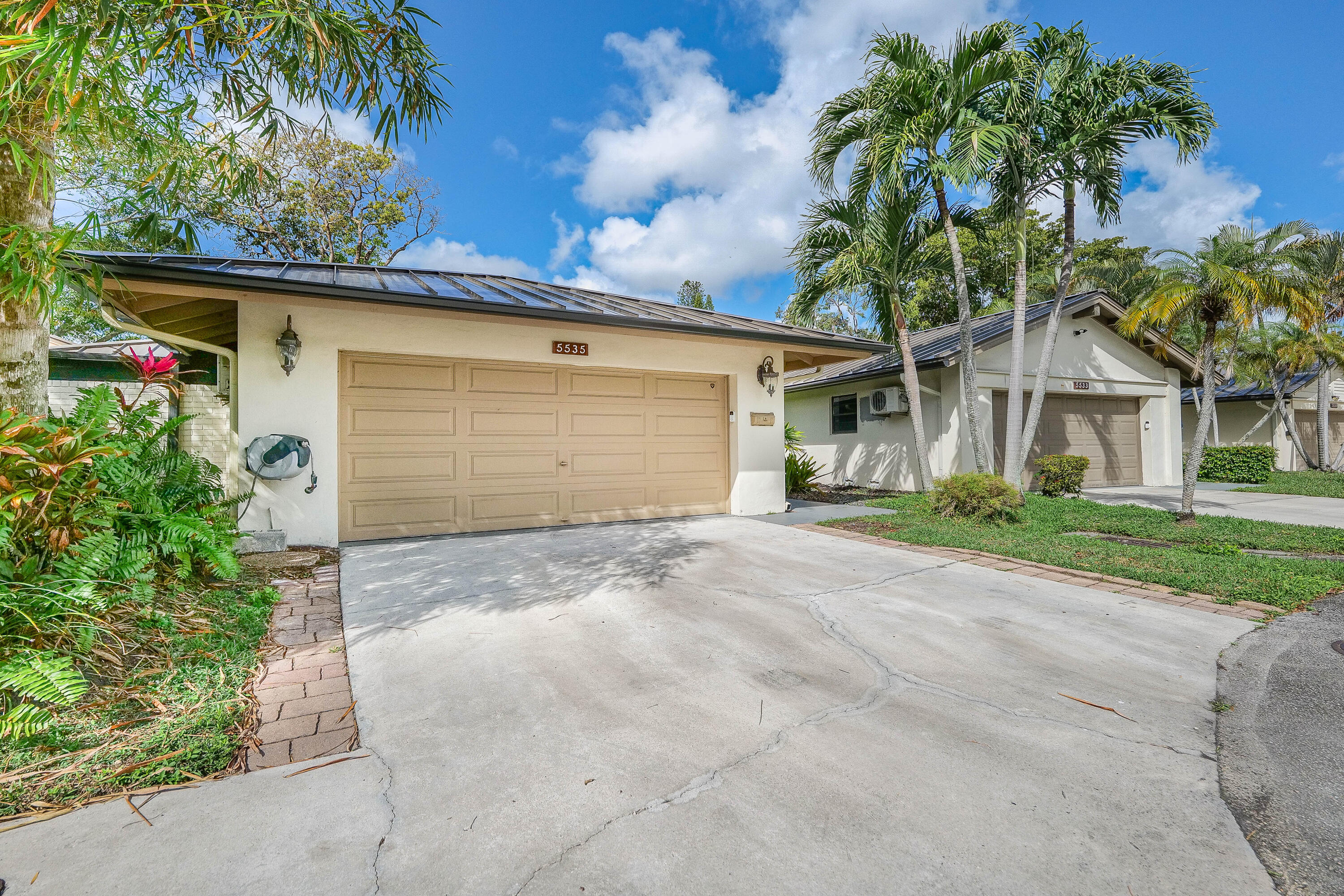 HILLS OF INVERRARY - Residential