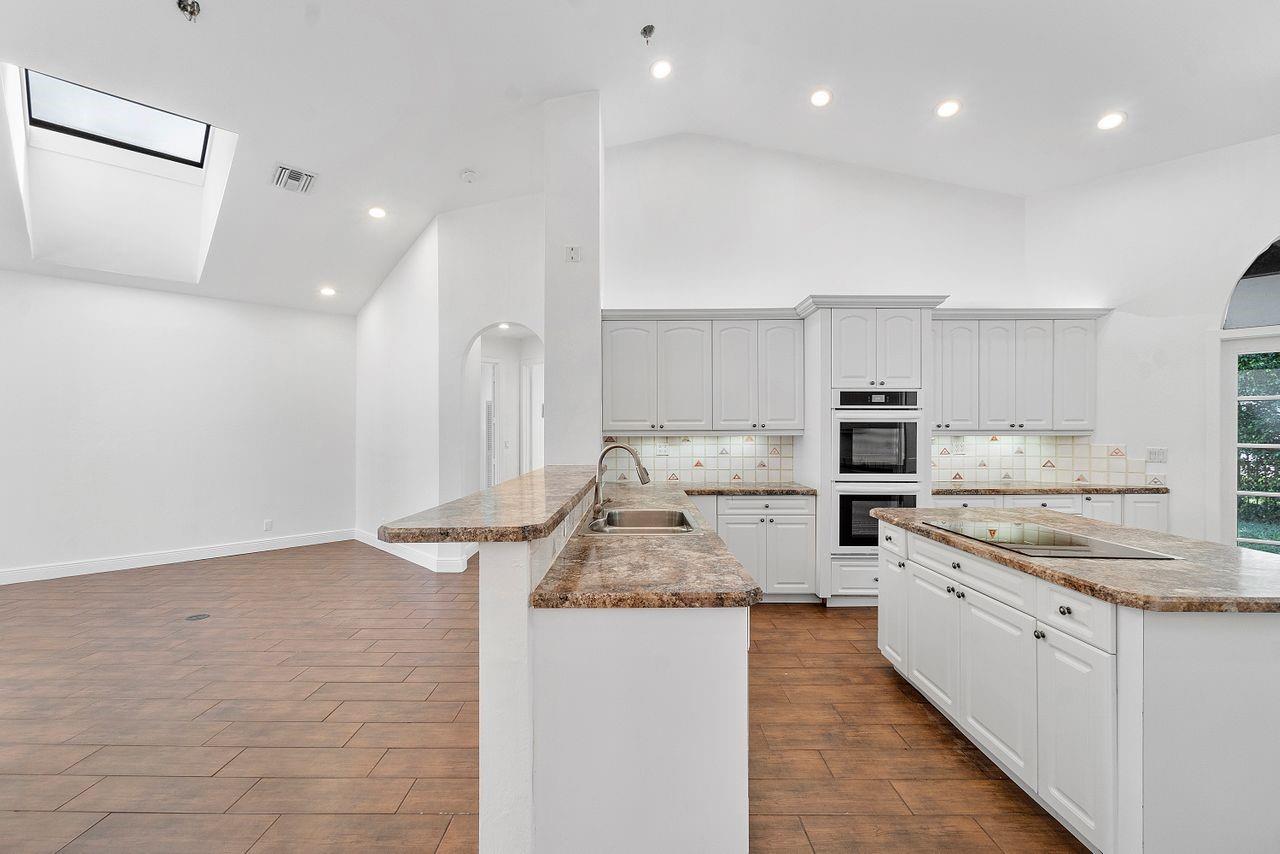 Countrys Point 119-29 B - Residential