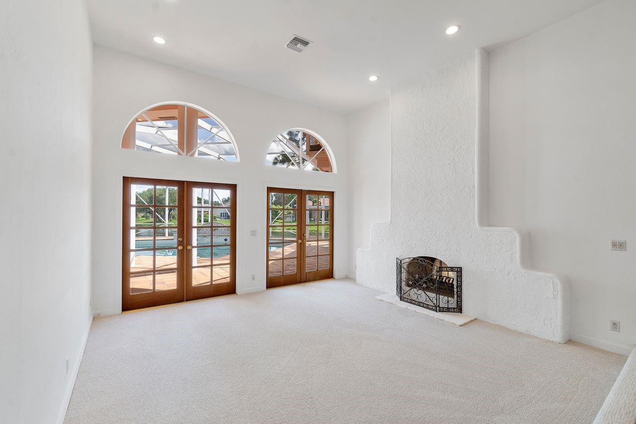 Countrys Point 119-29 B - Residential