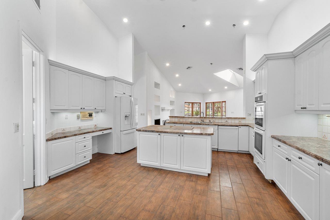 Countrys Point 119-29 B - Residential