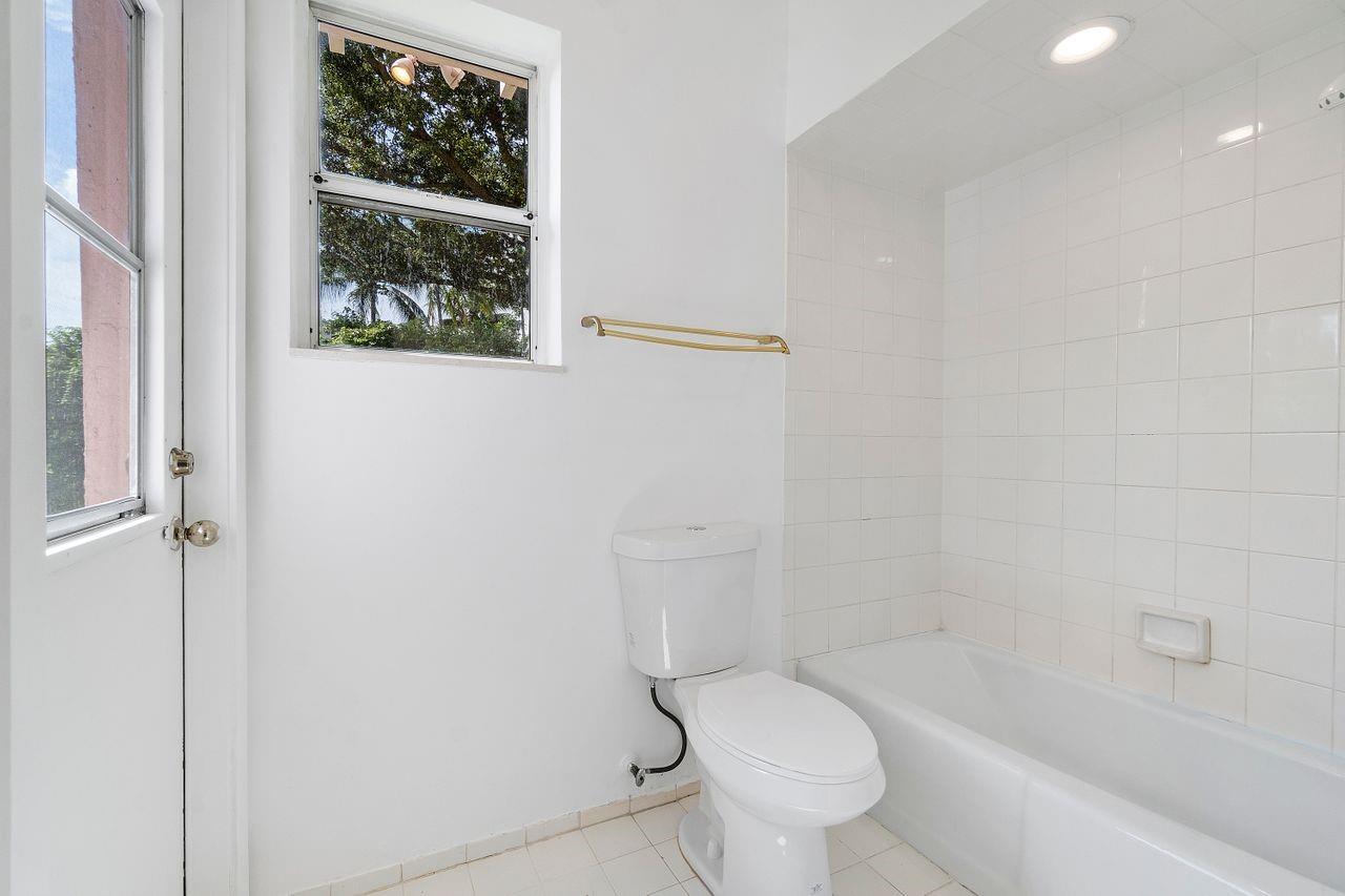 Countrys Point 119-29 B - Residential