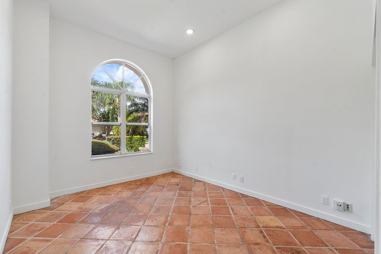 Countrys Point 119-29 B - Residential