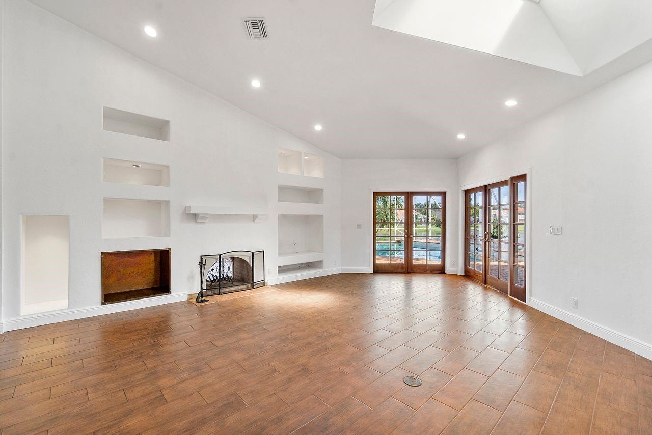 Countrys Point 119-29 B - Residential