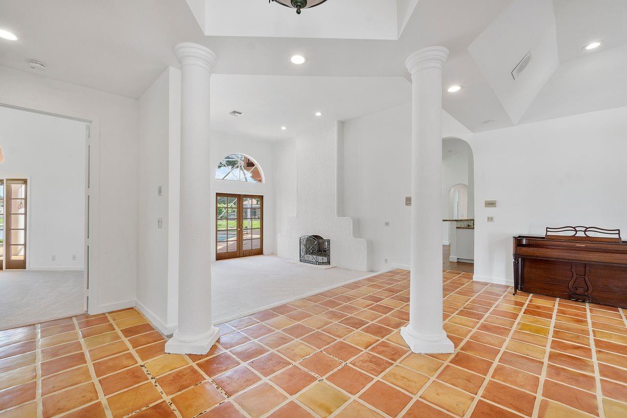 Countrys Point 119-29 B - Residential