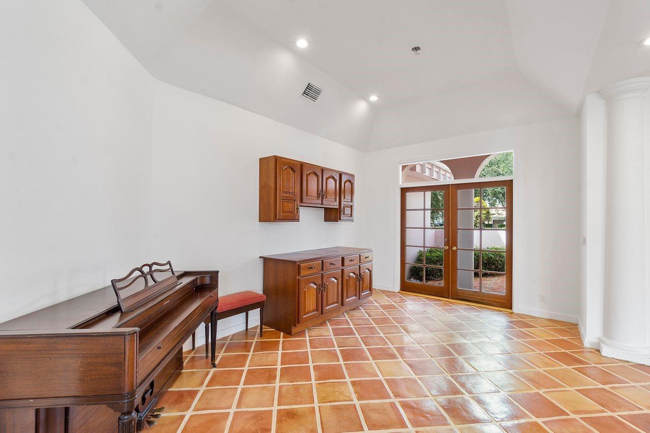 Countrys Point 119-29 B - Residential