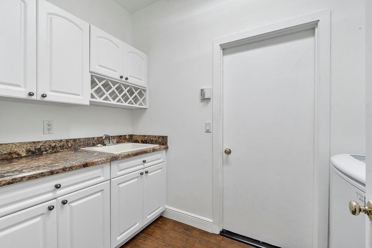 Countrys Point 119-29 B - Residential