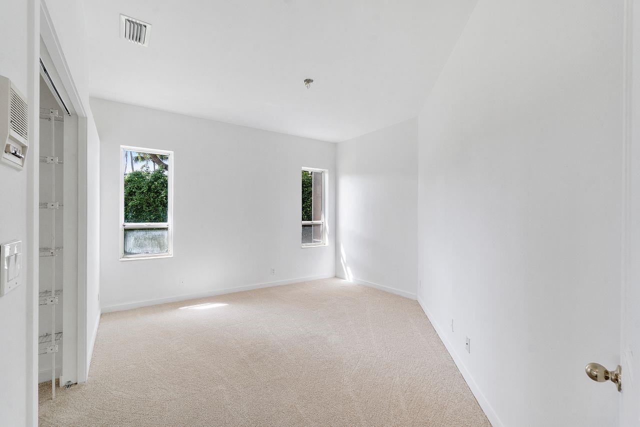 Countrys Point 119-29 B - Residential