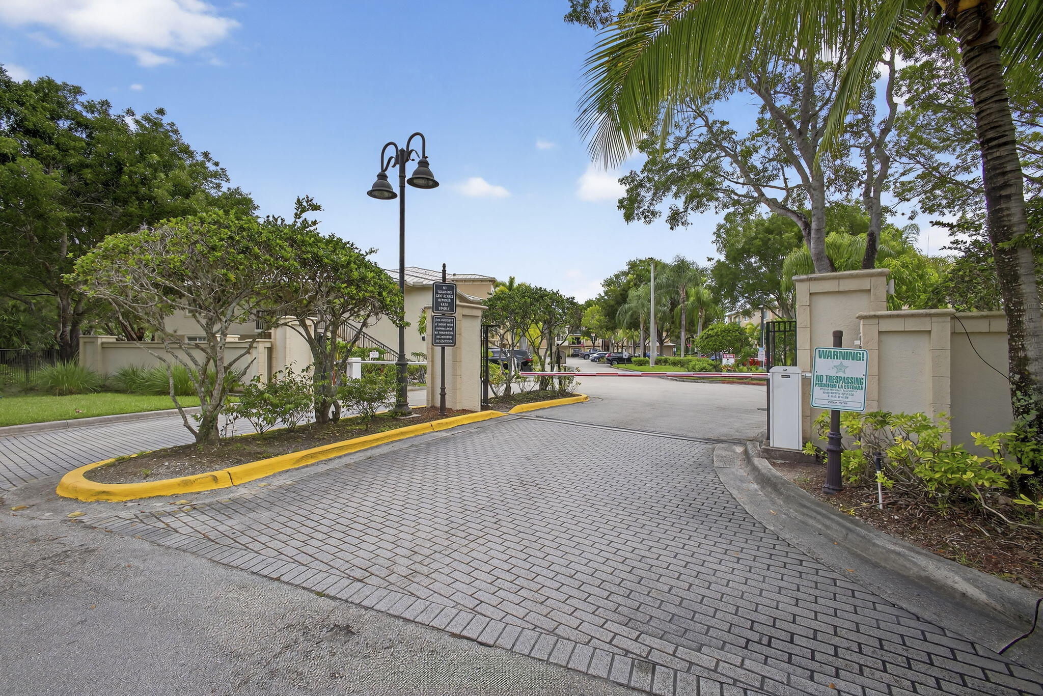 GRAND VIEW AT CRESTWOOD CONDO - Residential
