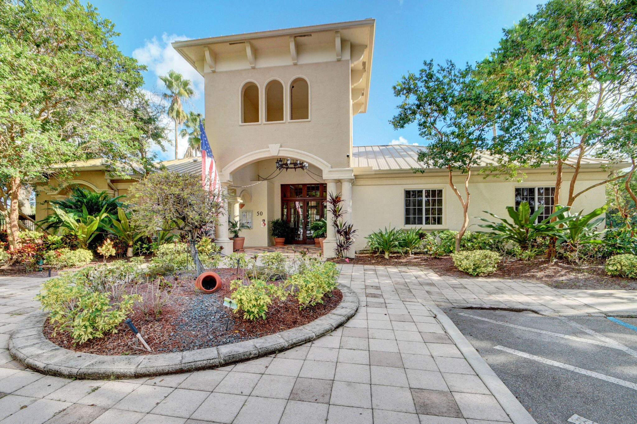 GRAND VIEW AT CRESTWOOD CONDO - Residential