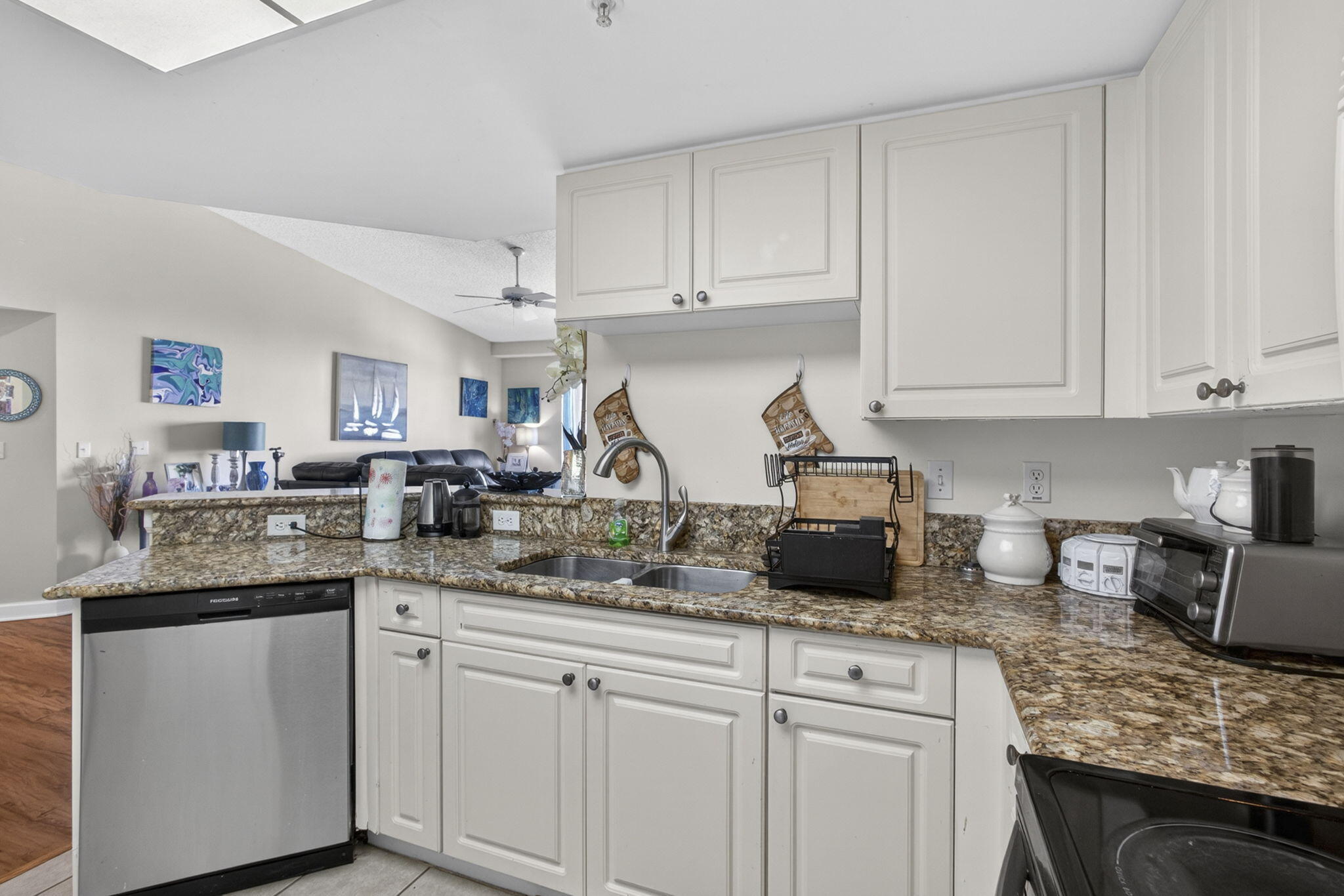 GRAND VIEW AT CRESTWOOD CONDO - Residential