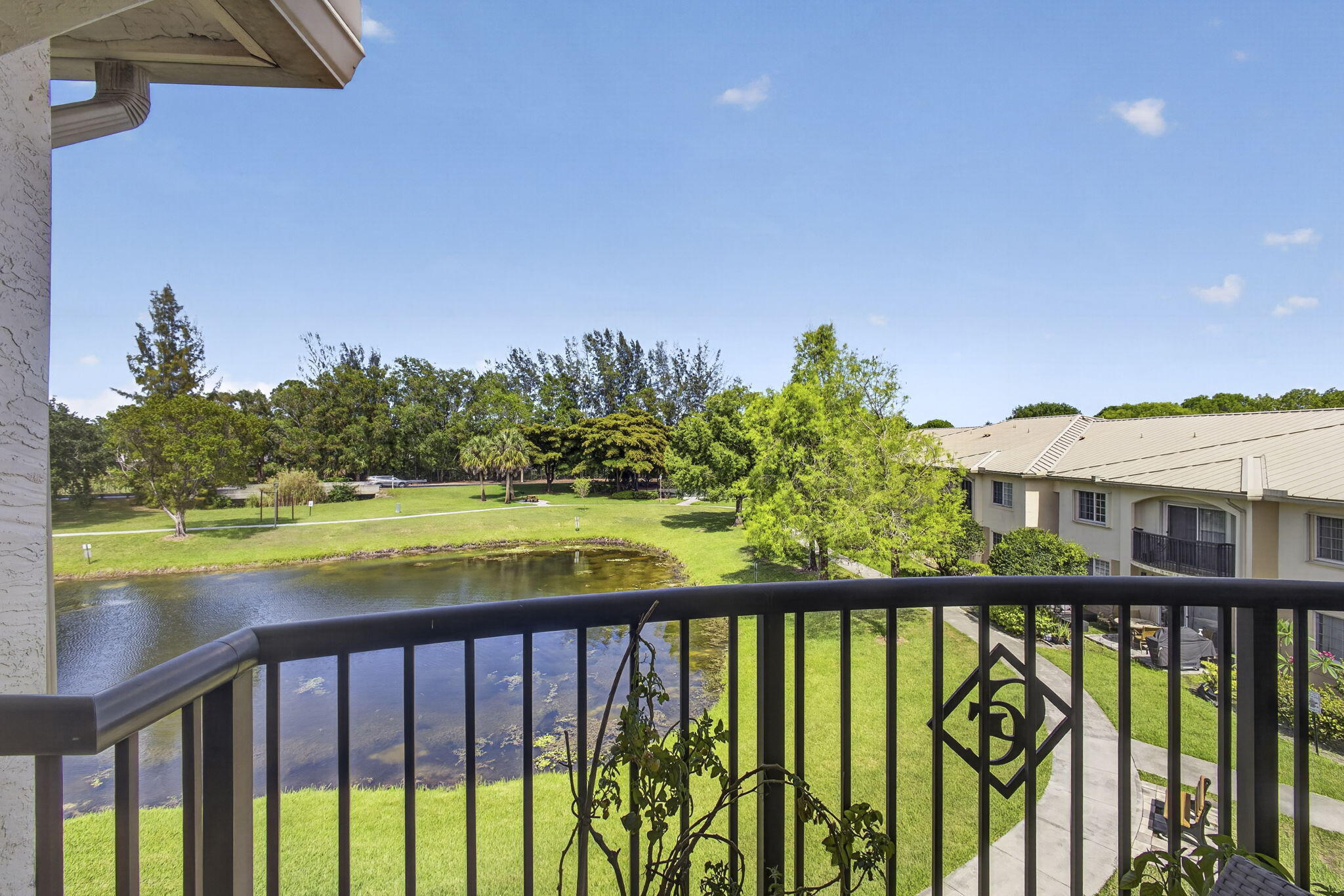 GRAND VIEW AT CRESTWOOD CONDO - Residential