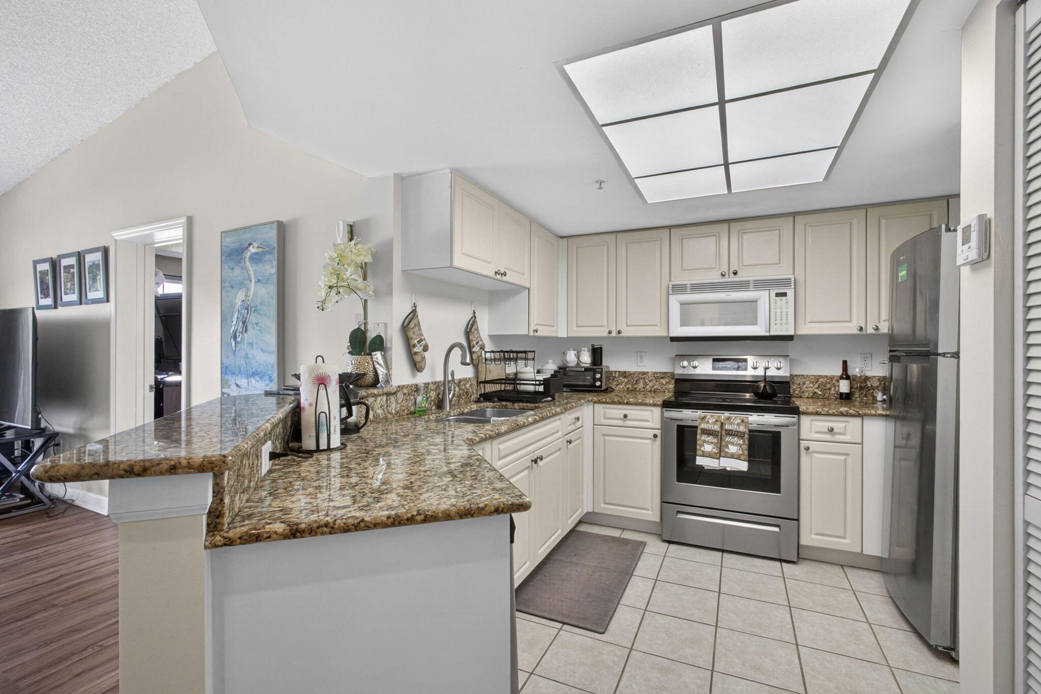 GRAND VIEW AT CRESTWOOD CONDO - Residential
