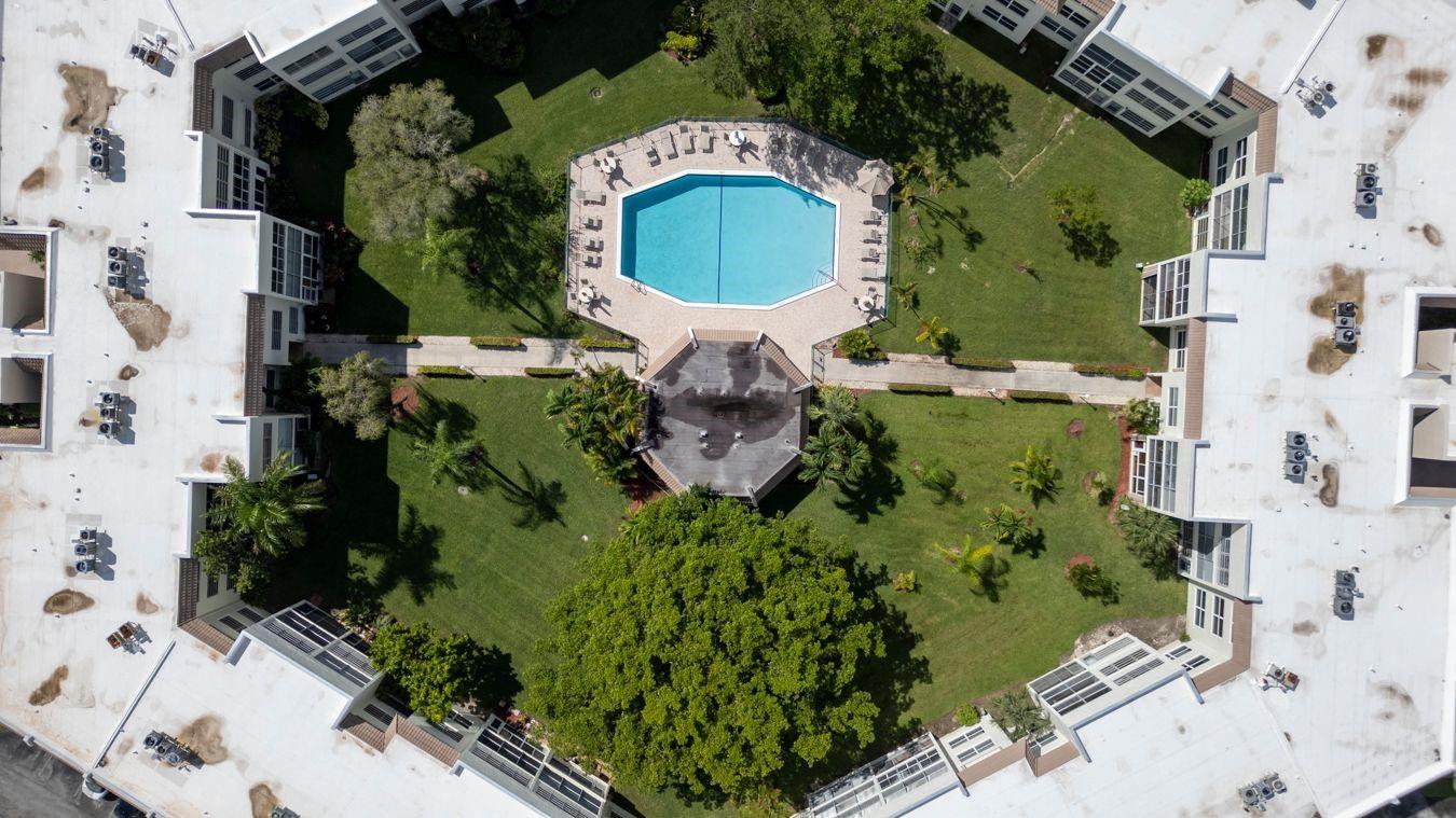 ROYAL PARK GARDENS - Residential