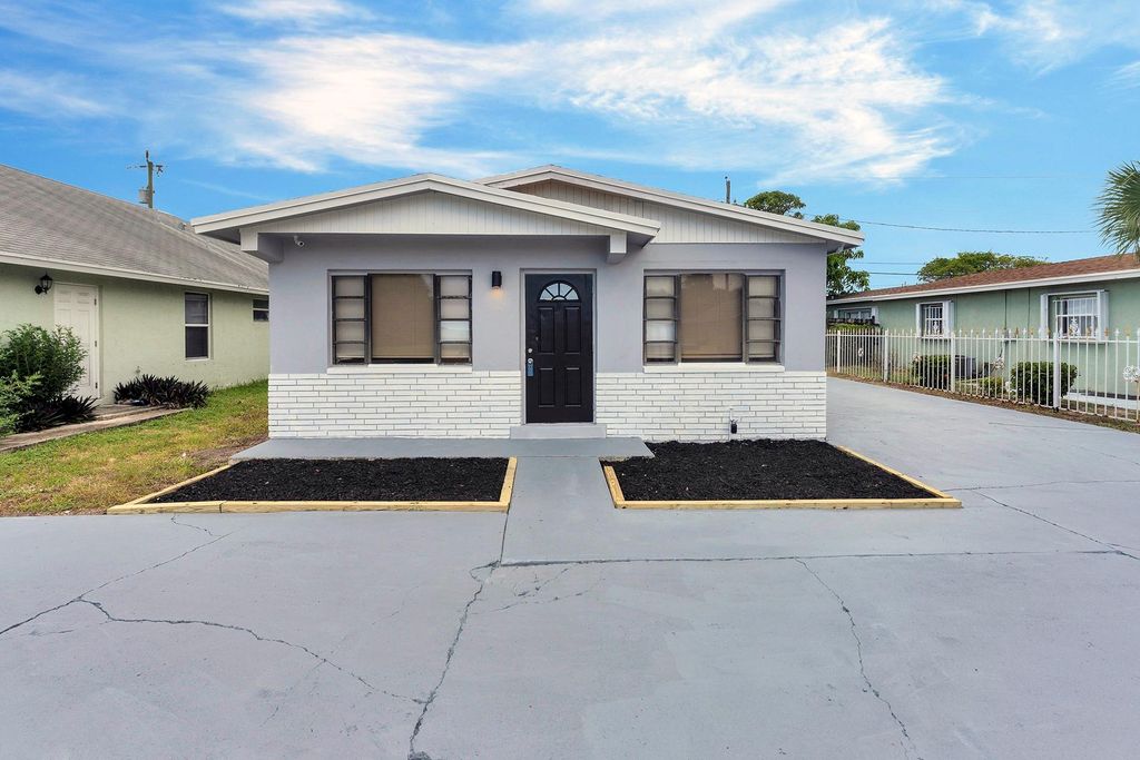 Photo of 959 W 4th St, Riviera Beach, FL 33404 (MLS # F10453970)