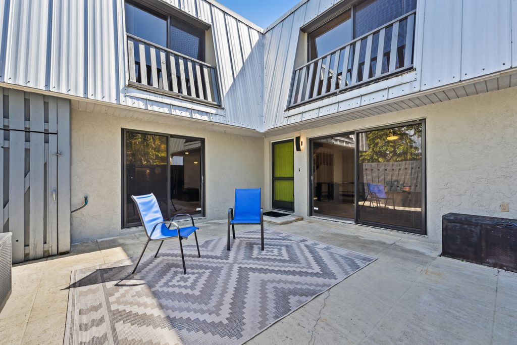 Photo of 3852 SE Jefferson Street, Stuart, FL 34997 (MLS # R11169178)