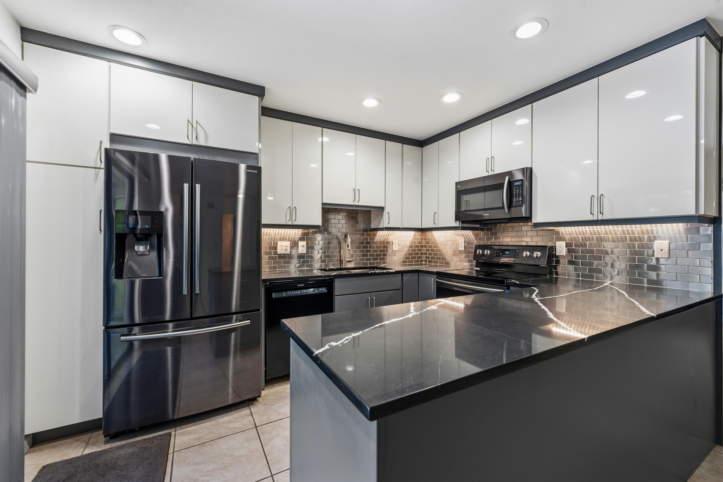 THE COURT YARDS CONDO - Residential