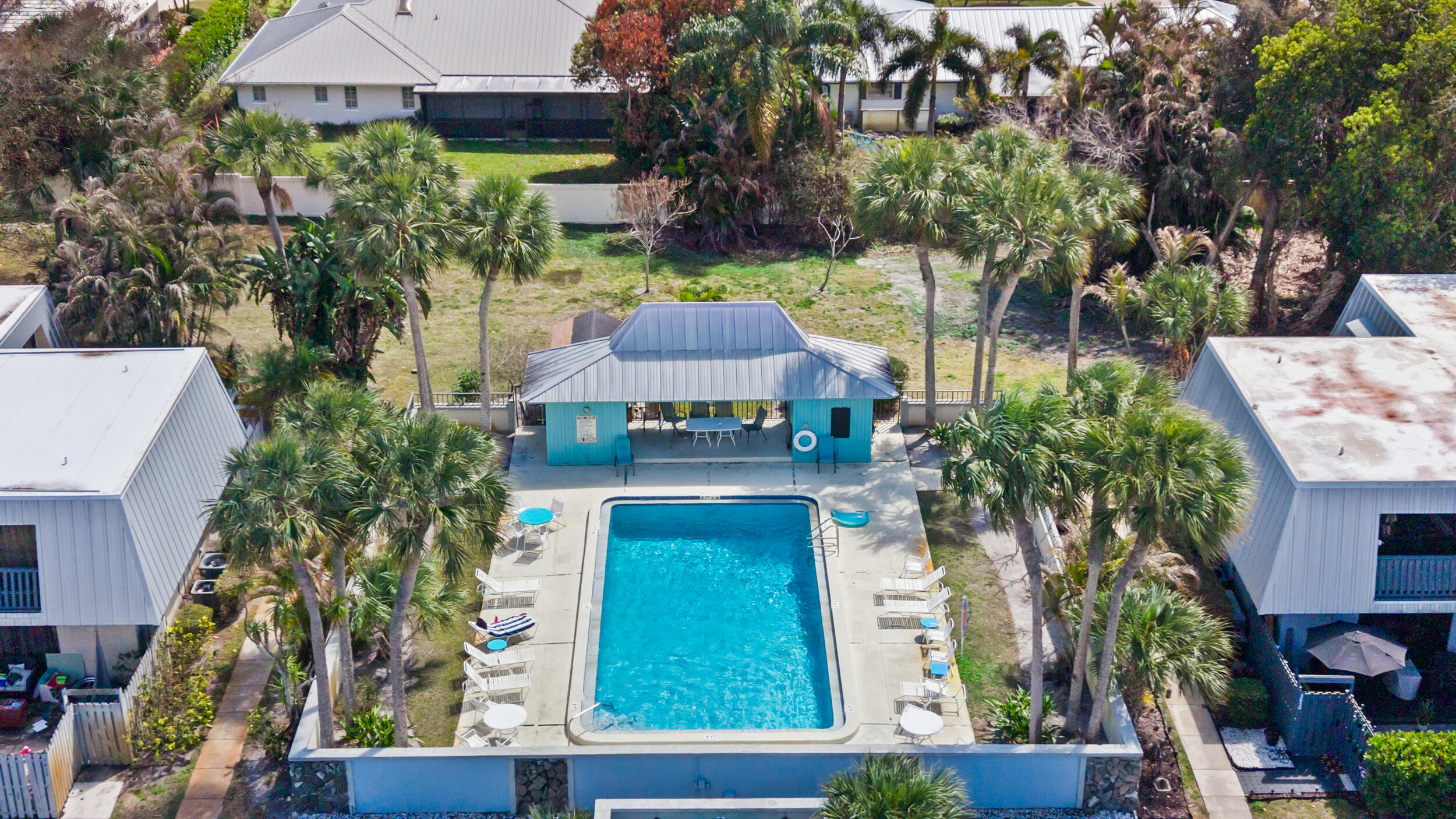 THE COURT YARDS CONDO - Residential